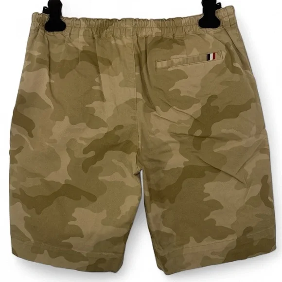 Moncler Pantalone Bermuda Camouflage Shorts - Picture 2 of 14
